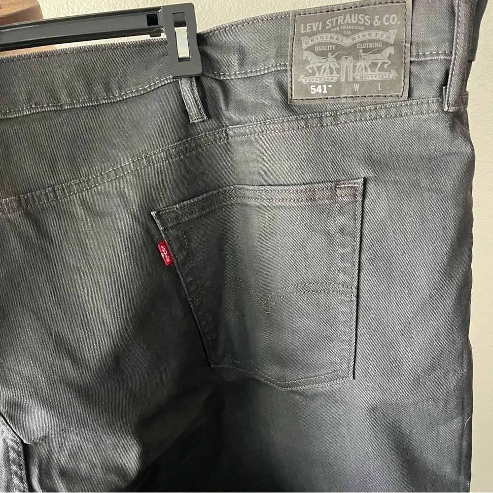 LEVIS Men's sz 60 x 32 541 Dark Gray Zipper Fly Jeans Denim